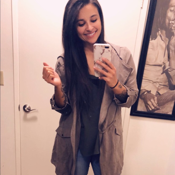 Meet your Posher, Raychel - Picture 1 of 1